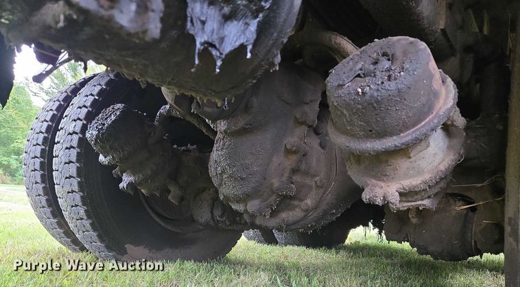 image for item EU3642 2011 Peterbilt 365 oil distributor truck