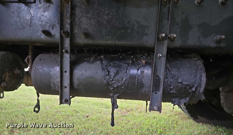 image for item EU3642 2011 Peterbilt 365 oil distributor truck