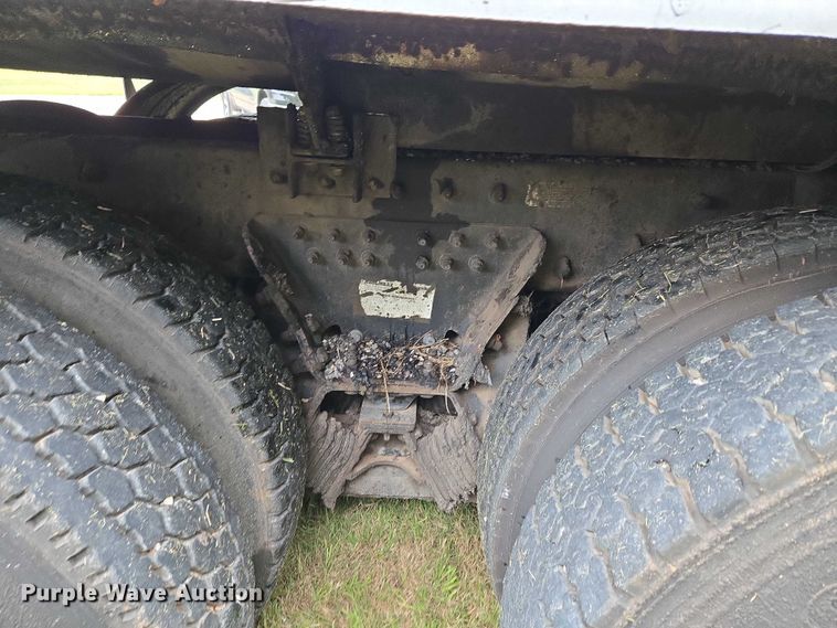 image for item EU3642 2011 Peterbilt 365 oil distributor truck