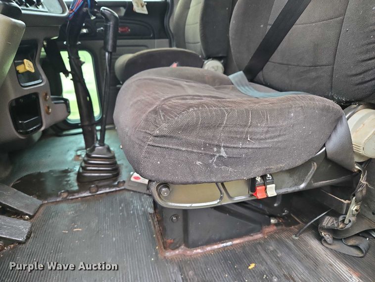 image for item EU3642 2011 Peterbilt 365 oil distributor truck