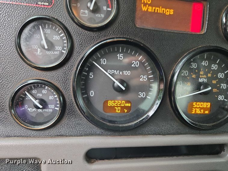 image for item EU3642 2011 Peterbilt 365 oil distributor truck