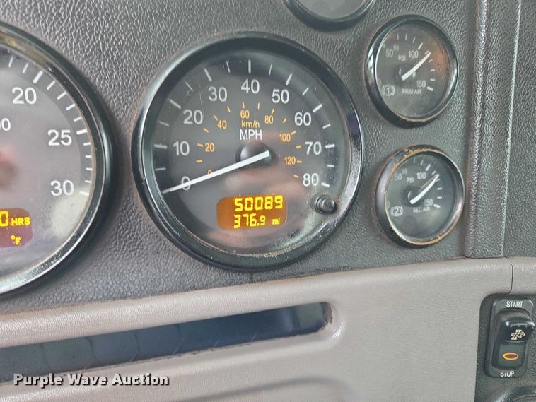 image for item EU3642 2011 Peterbilt 365 oil distributor truck