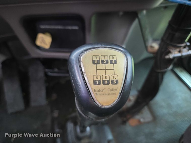 image for item EU3642 2011 Peterbilt 365 oil distributor truck