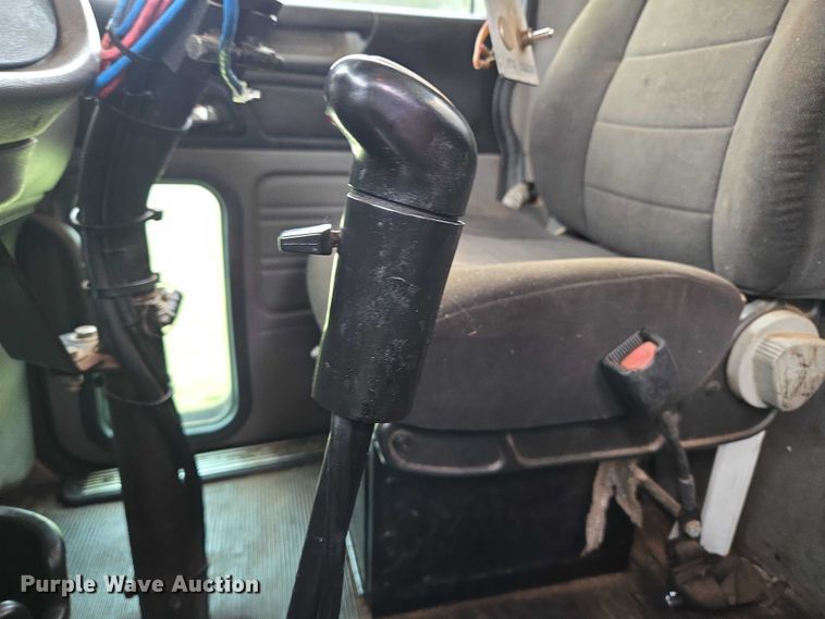 image for item EU3642 2011 Peterbilt 365 oil distributor truck