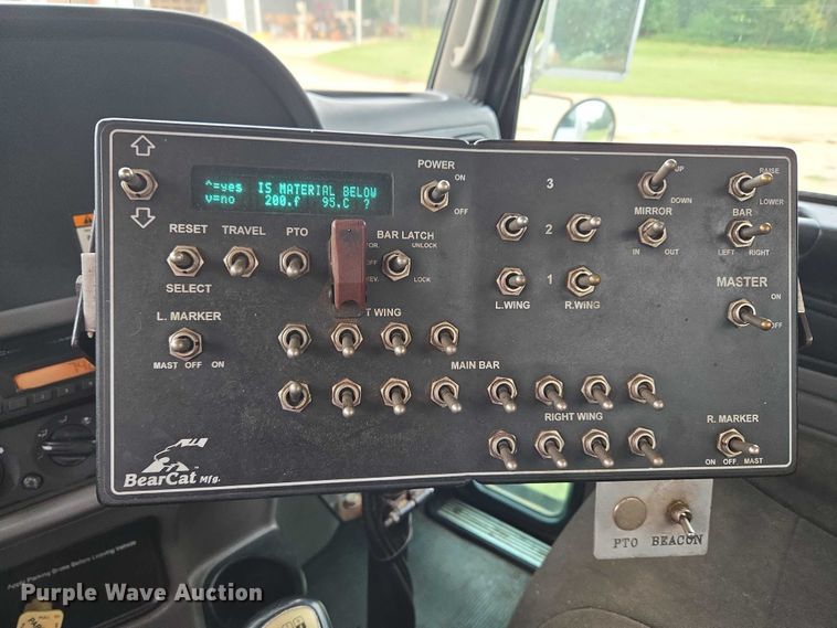 image for item EU3642 2011 Peterbilt 365 oil distributor truck