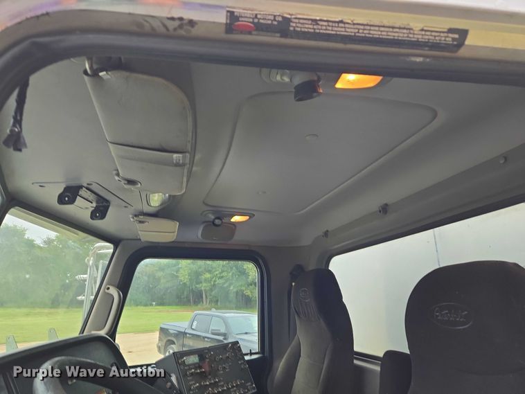 image for item EU3642 2011 Peterbilt 365 oil distributor truck