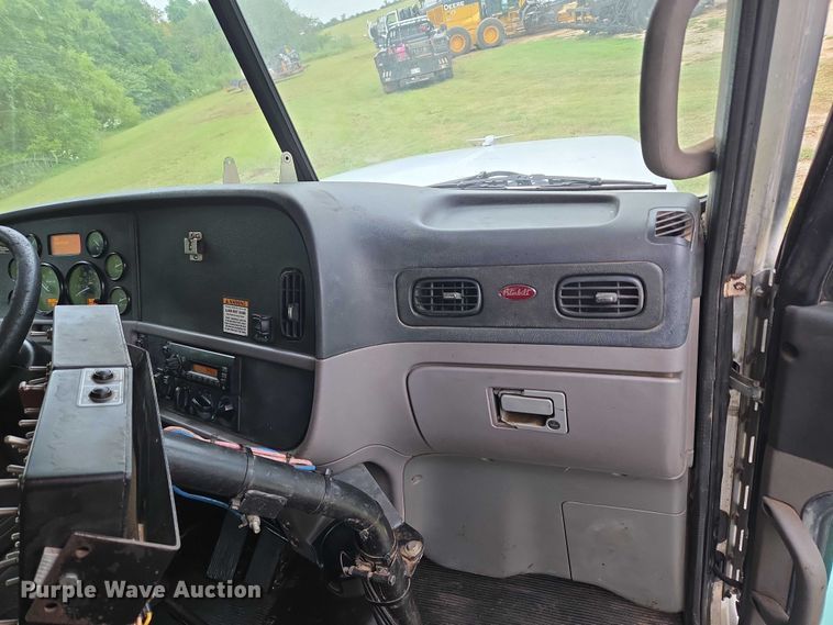 image for item EU3642 2011 Peterbilt 365 oil distributor truck