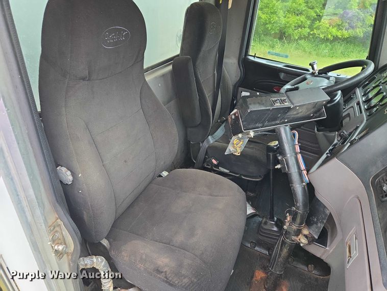 image for item EU3642 2011 Peterbilt 365 oil distributor truck