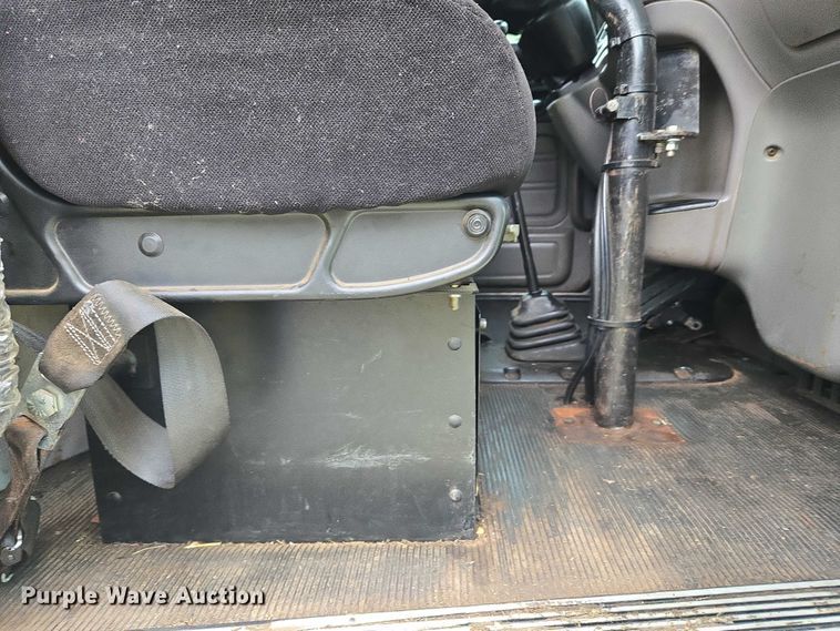 image for item EU3642 2011 Peterbilt 365 oil distributor truck