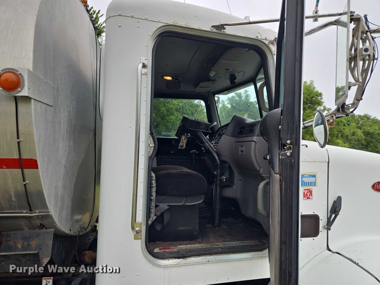 image for item EU3642 2011 Peterbilt 365 oil distributor truck