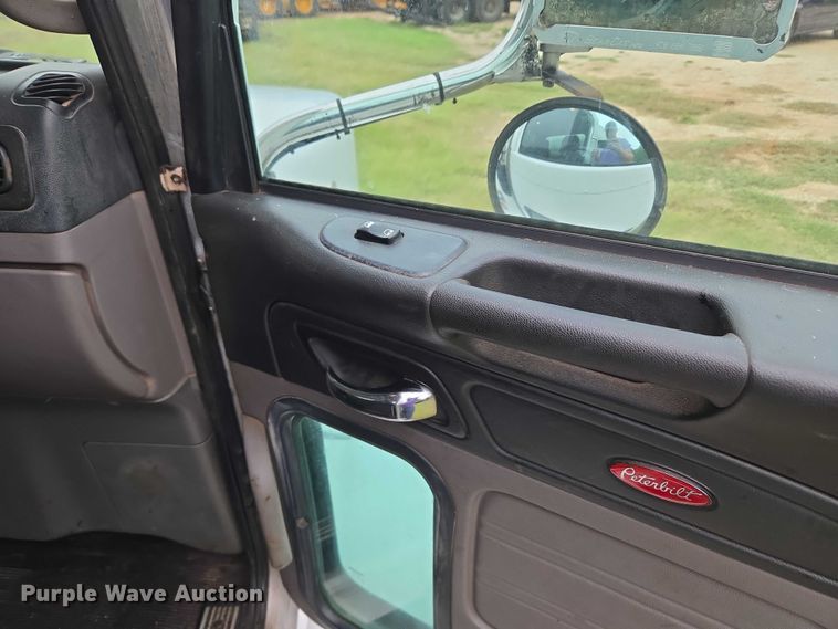 image for item EU3642 2011 Peterbilt 365 oil distributor truck