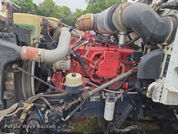 image for item EU3642 2011 Peterbilt 365 oil distributor truck