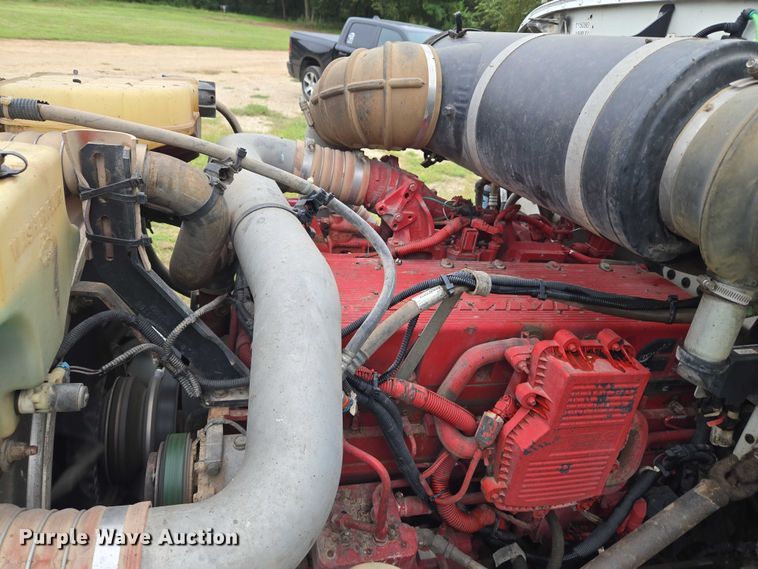 image for item EU3642 2011 Peterbilt 365 oil distributor truck