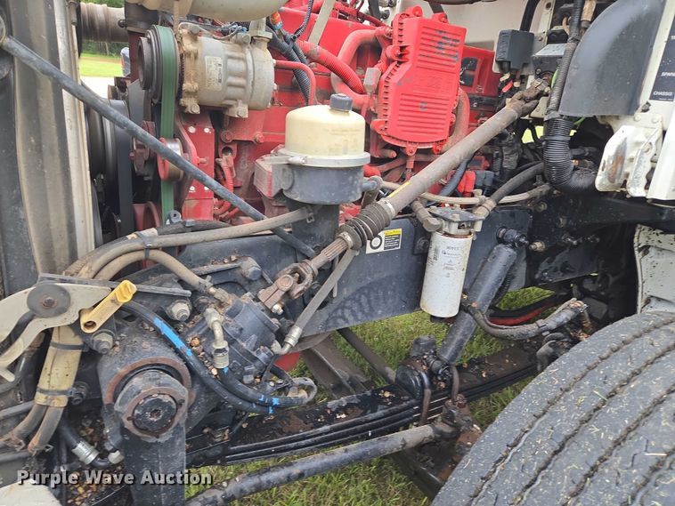 image for item EU3642 2011 Peterbilt 365 oil distributor truck