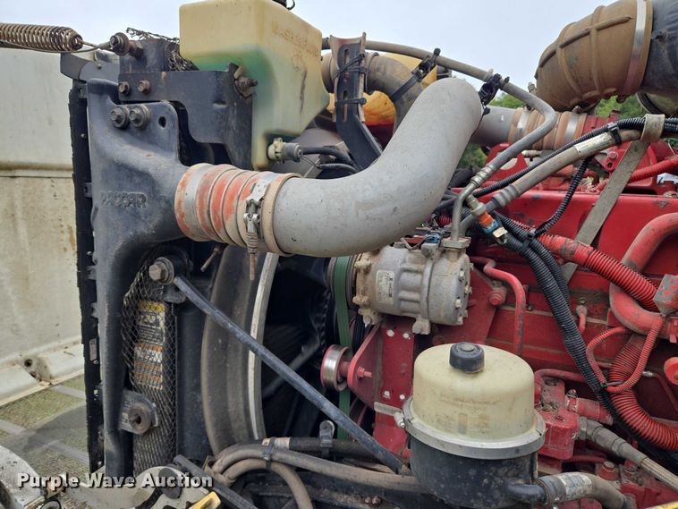 image for item EU3642 2011 Peterbilt 365 oil distributor truck