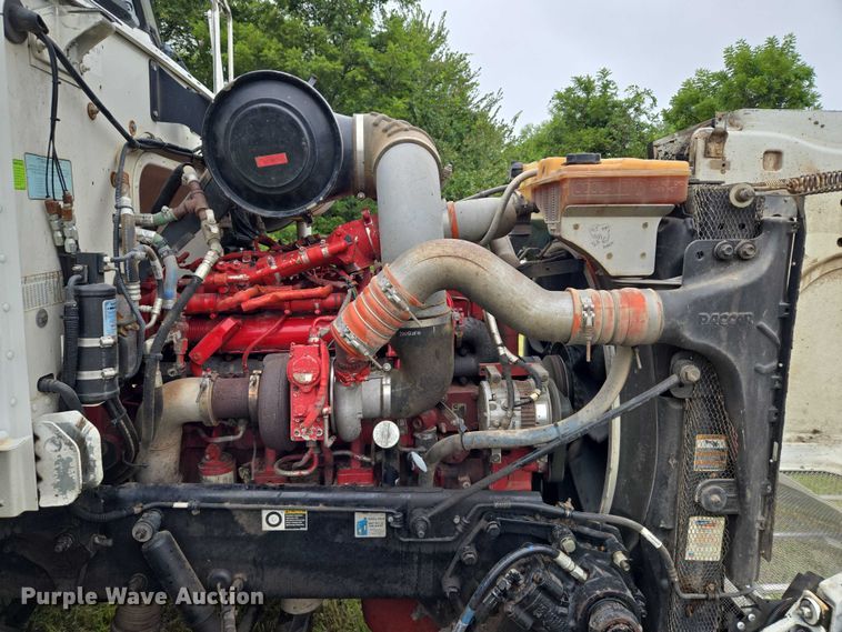 image for item EU3642 2011 Peterbilt 365 oil distributor truck