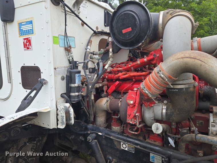 image for item EU3642 2011 Peterbilt 365 oil distributor truck