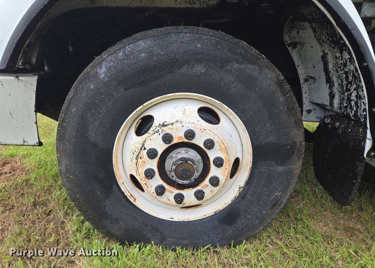 image for item EU3642 2011 Peterbilt 365 oil distributor truck