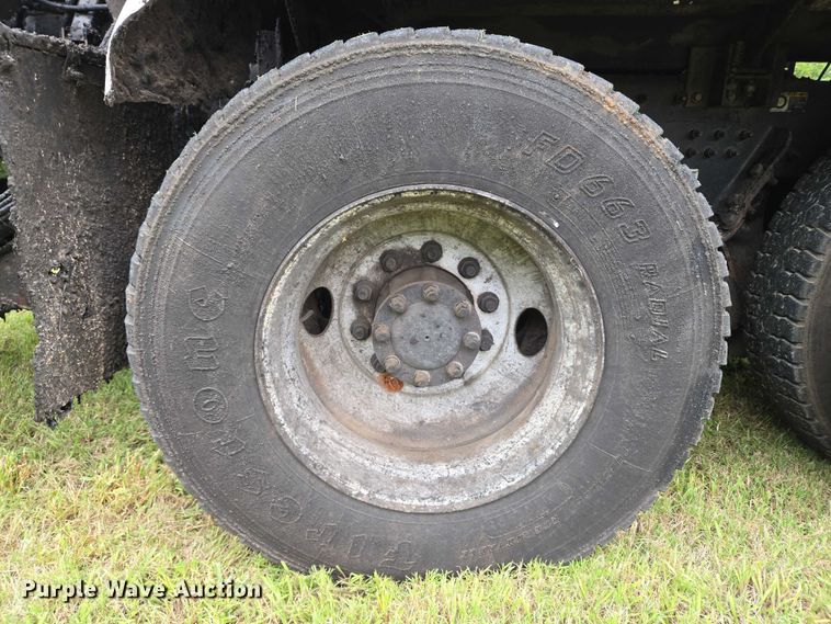 image for item EU3642 2011 Peterbilt 365 oil distributor truck