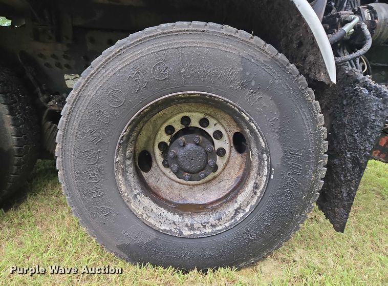 image for item EU3642 2011 Peterbilt 365 oil distributor truck