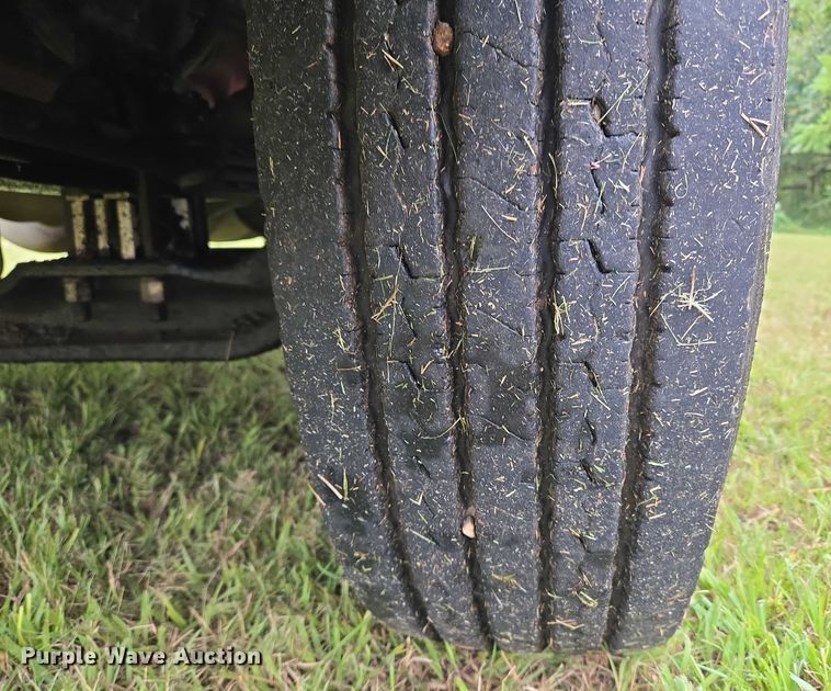 image for item EU3642 2011 Peterbilt 365 oil distributor truck