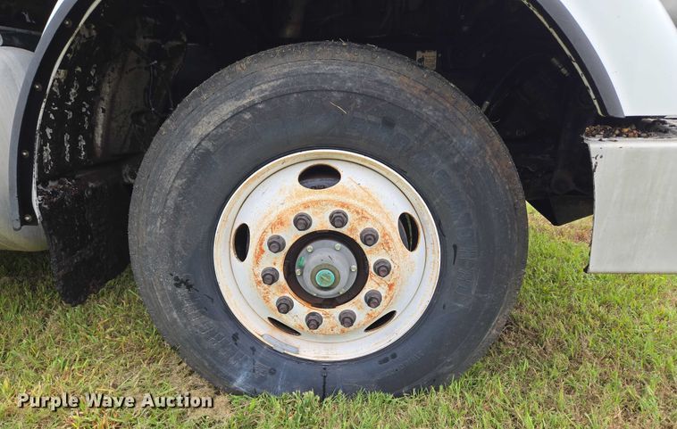 image for item EU3642 2011 Peterbilt 365 oil distributor truck