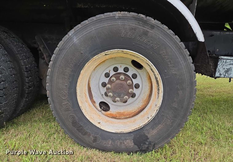 image for item EU3642 2011 Peterbilt 365 oil distributor truck