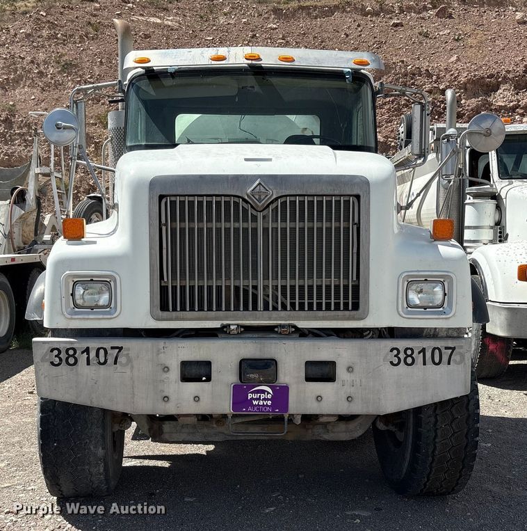 image for item EU4648 2007 International 5500i ready mix truck