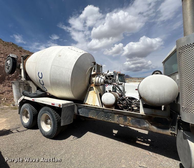 image for item EU4648 2007 International 5500i ready mix truck