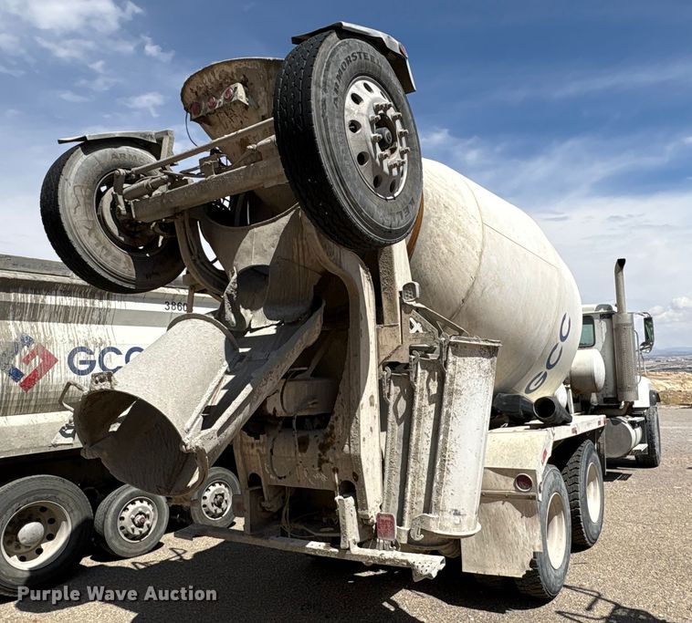 image for item EU4648 2007 International 5500i ready mix truck