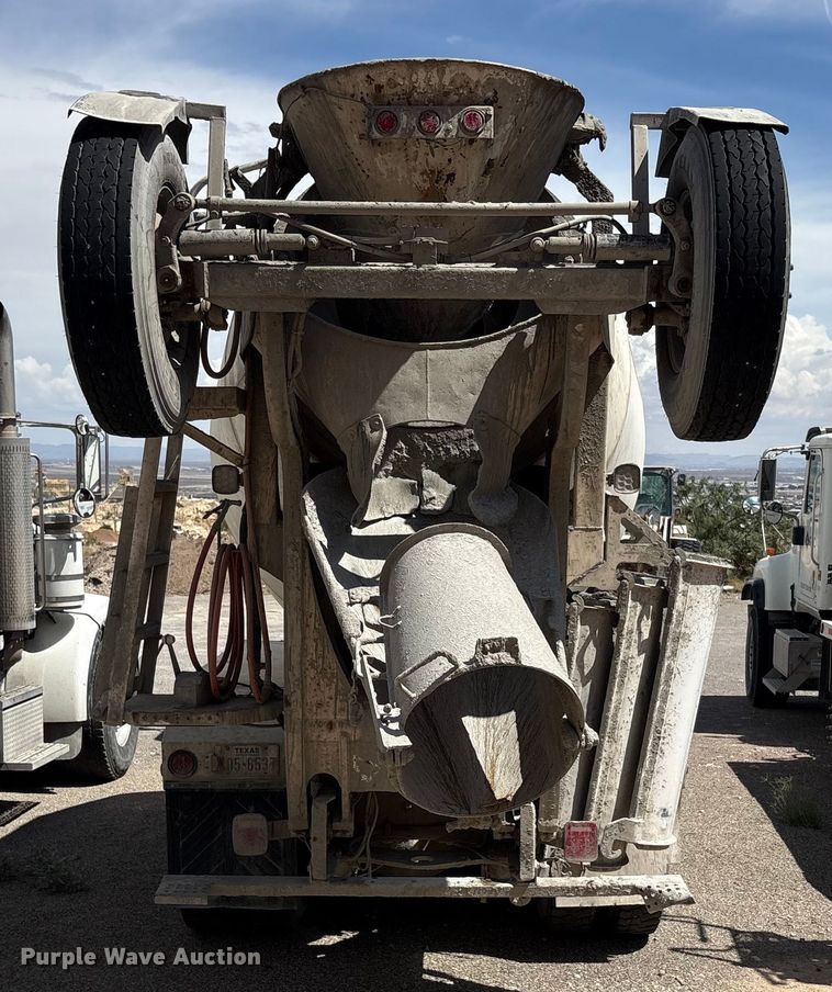 image for item EU4648 2007 International 5500i ready mix truck