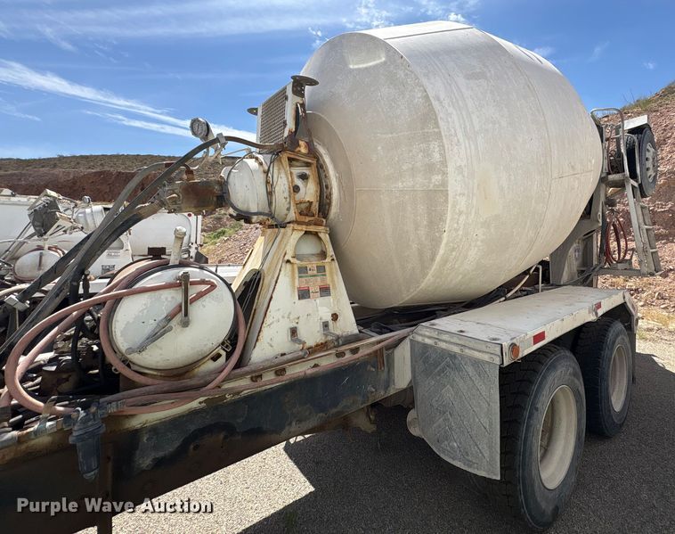 image for item EU4648 2007 International 5500i ready mix truck