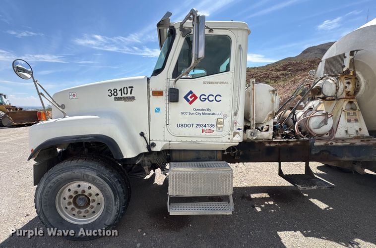 image for item EU4648 2007 International 5500i ready mix truck