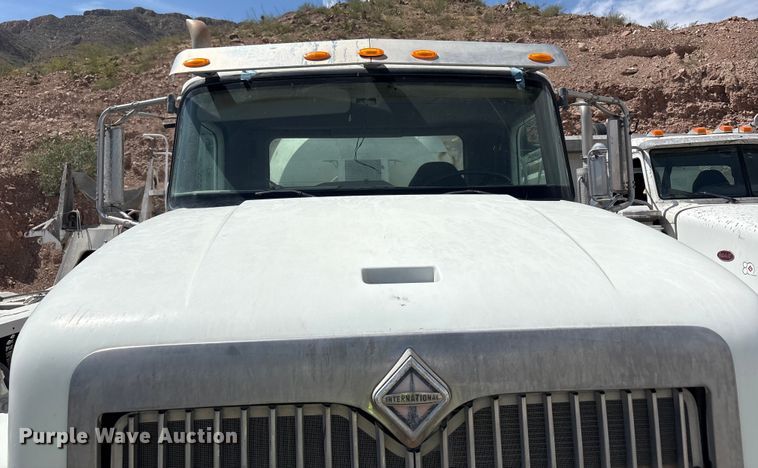 image for item EU4648 2007 International 5500i ready mix truck