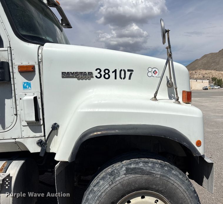 image for item EU4648 2007 International 5500i ready mix truck