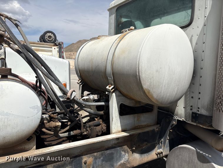 image for item EU4648 2007 International 5500i ready mix truck