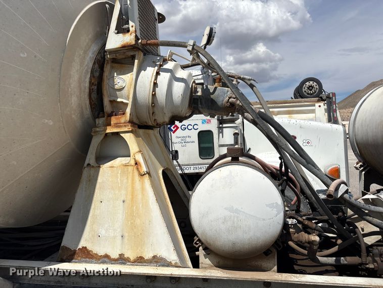 image for item EU4648 2007 International 5500i ready mix truck