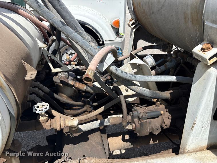 image for item EU4648 2007 International 5500i ready mix truck