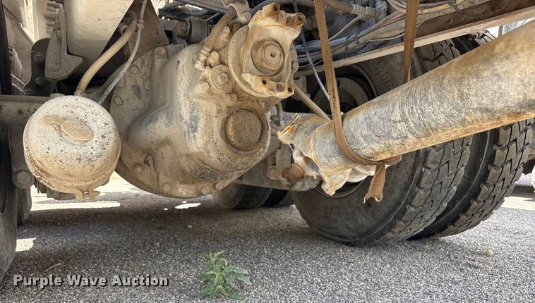 image for item EU4648 2007 International 5500i ready mix truck