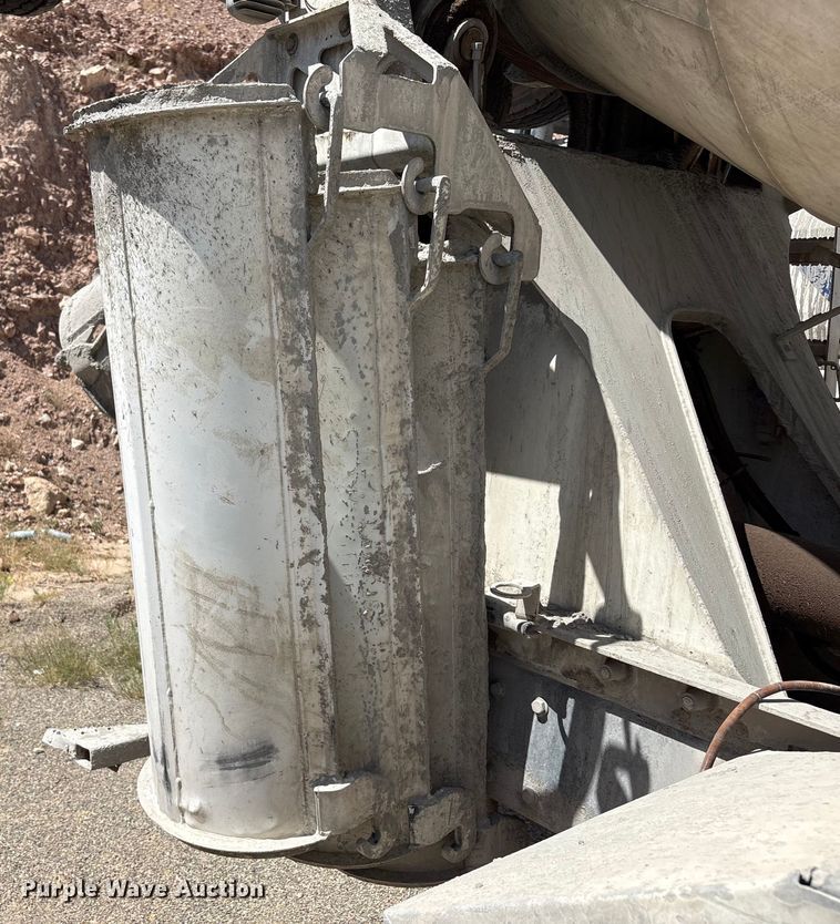 image for item EU4648 2007 International 5500i ready mix truck