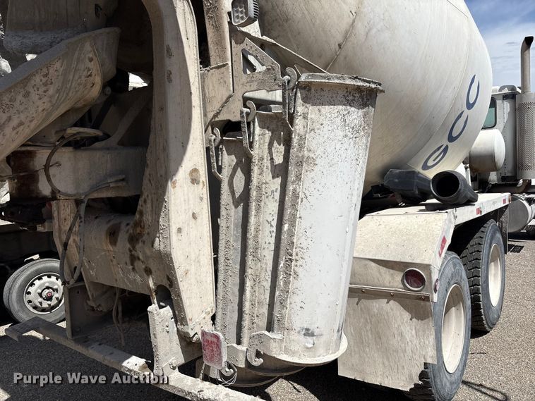 image for item EU4648 2007 International 5500i ready mix truck