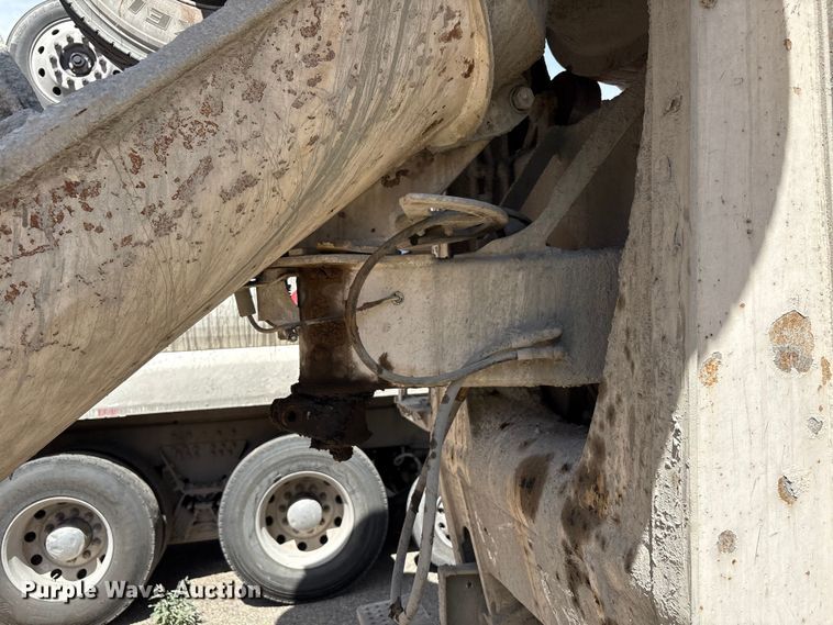 image for item EU4648 2007 International 5500i ready mix truck