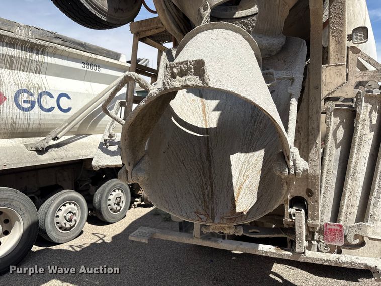 image for item EU4648 2007 International 5500i ready mix truck