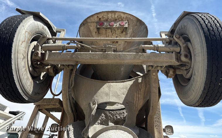 image for item EU4648 2007 International 5500i ready mix truck