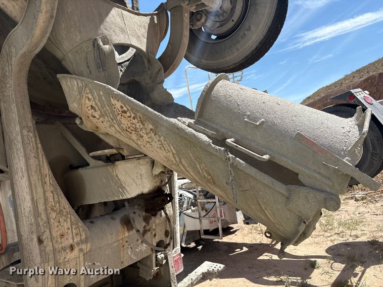 image for item EU4648 2007 International 5500i ready mix truck