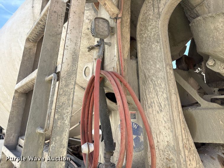 image for item EU4648 2007 International 5500i ready mix truck