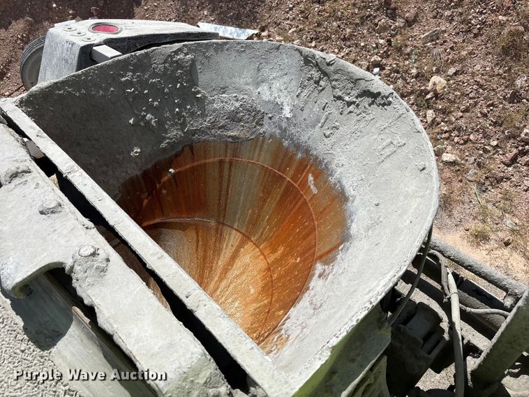 image for item EU4648 2007 International 5500i ready mix truck