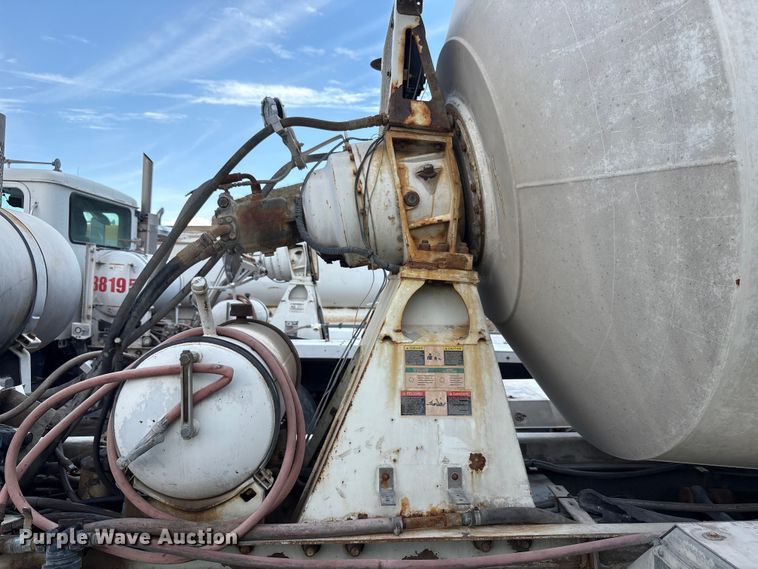 image for item EU4648 2007 International 5500i ready mix truck