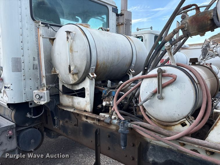 image for item EU4648 2007 International 5500i ready mix truck