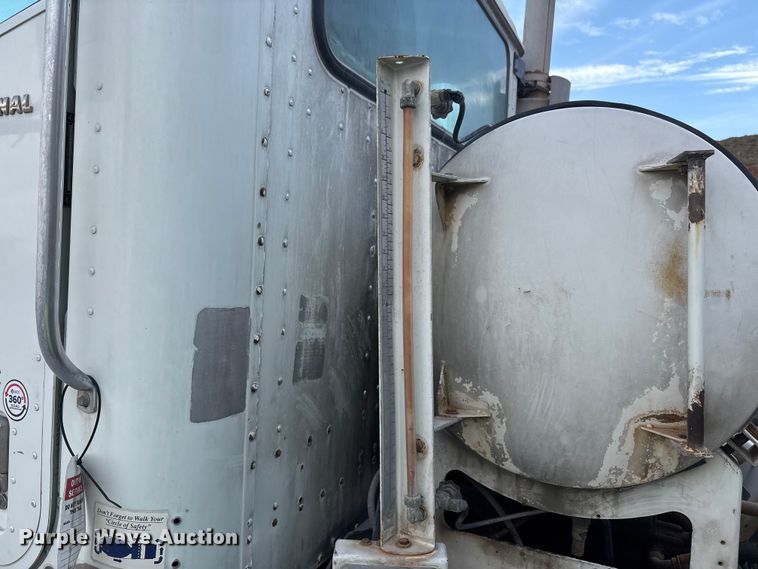 image for item EU4648 2007 International 5500i ready mix truck